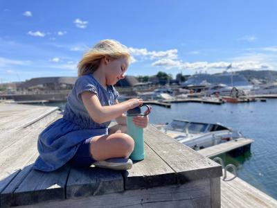 Saying goodbye at the harbour